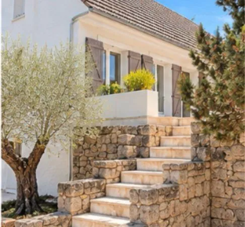 Jolie maison familiale ensoleillée