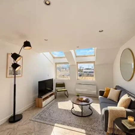 SPACIEUX T5 MEUBLÉ DE 95 M² - NANTES - 4 CHAMBRES, 2 PARKINGS ET ASCENSEUR