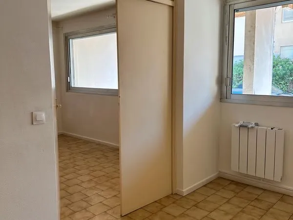 T2 - 52m2 trés bon état "Carré d'Or" 8ème arrondissement