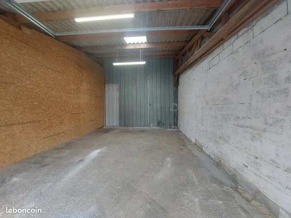 Local industriel 45 m²