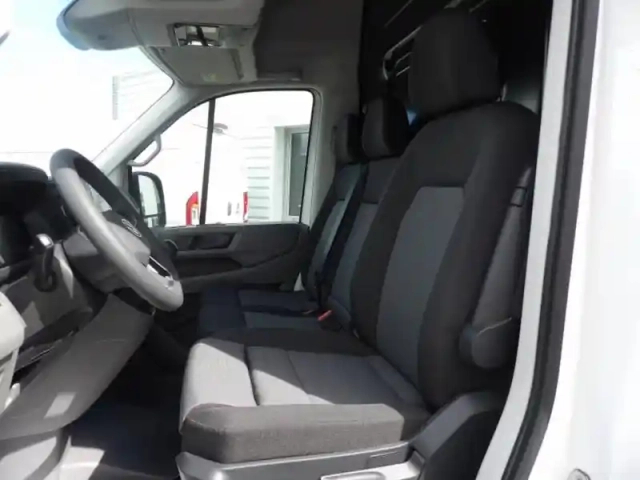 Volkswagen Crafter fg 30 l3h3 2.0 tdi 140ch business traction — photo 12