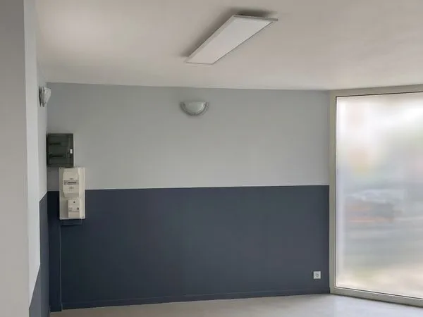 Local commercial rénové 47 m², axe passant à Ivry-la-Bataille