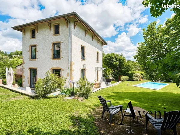 Propriété 8 pièces 230 m²