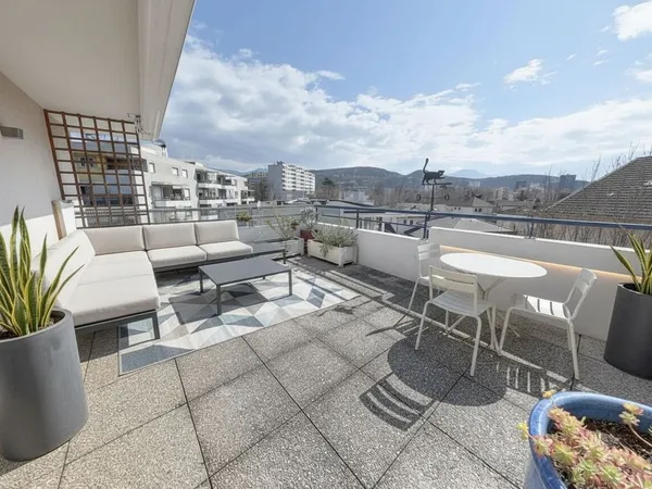 SUPERBE DUPLEX 4 PIÈCES + CUISINE DE 89M2 EN DERNIER ÉTAGE A