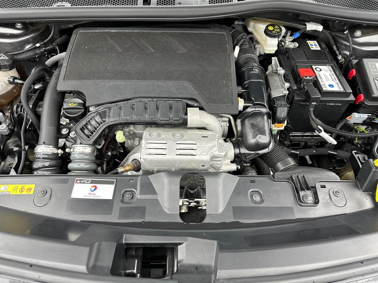 Peugeot 2008 puretech 130 s&s eat8 gt — photo 13