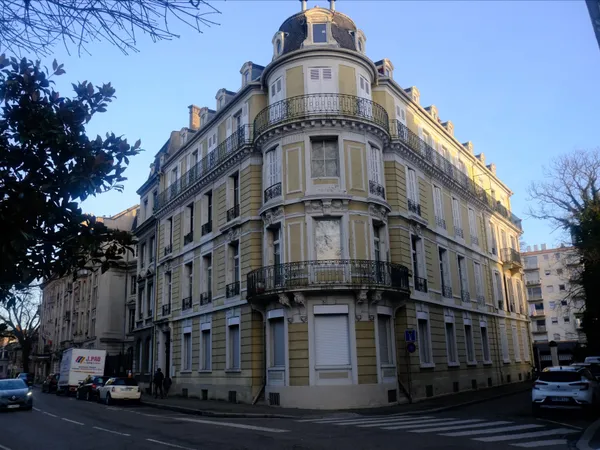 Local commercial 144 m²