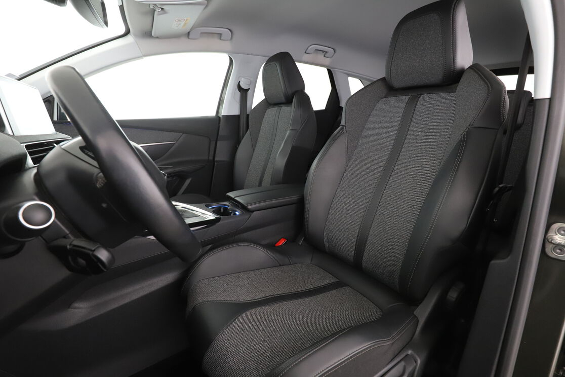 Peugeot 3008 1.2 PureTech Allure — photo 9