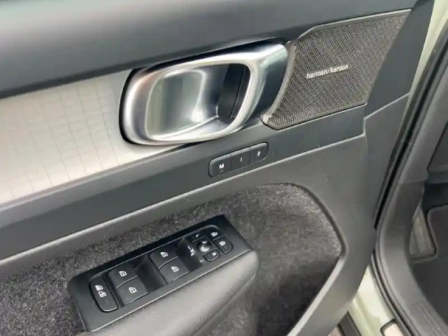 Volvo Xc40 t5 recharge 180 + 82ch plus dct 7 — photo 11