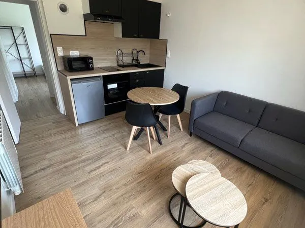 Superbe T2 meublé avec véranda - entièrement refait à neuf 🏡