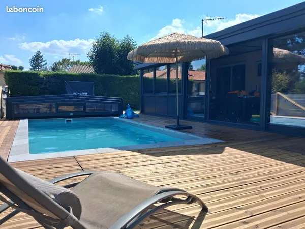 Maison familiale 5 chambres véranda, grand garage, salle cinéma ainsi que piscine avec abris neuf