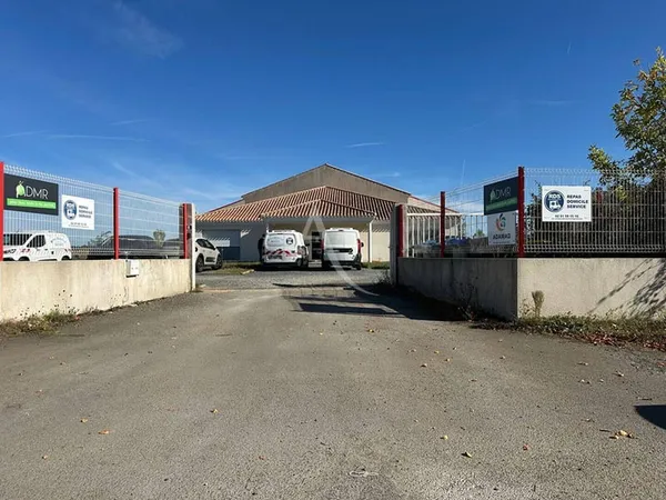 Local commercial 270 m²