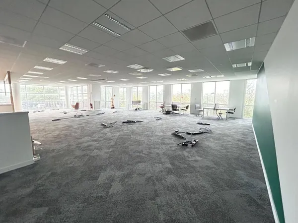 Bureau 665 m²