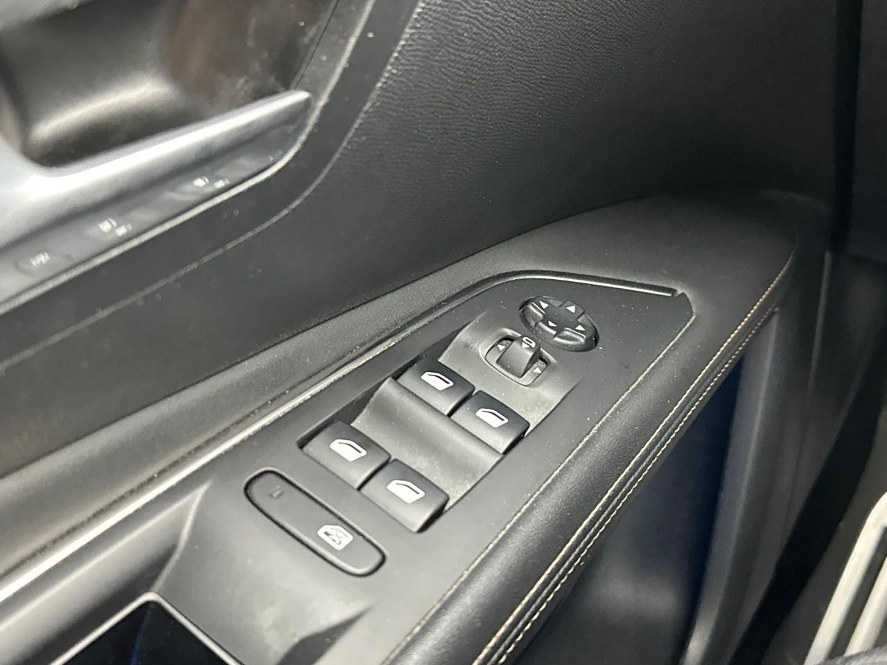 Peugeot 3008 hybrid4 300 e-eat8 gt — photo 16