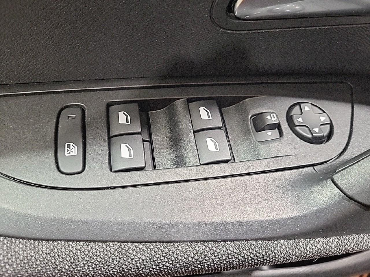 Peugeot 2008 puretech 100 s&s bvm6 style — photo 23