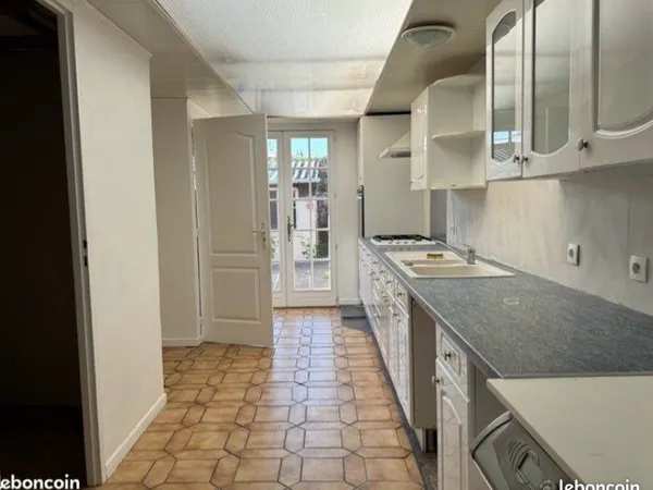 Maison avec extérieur