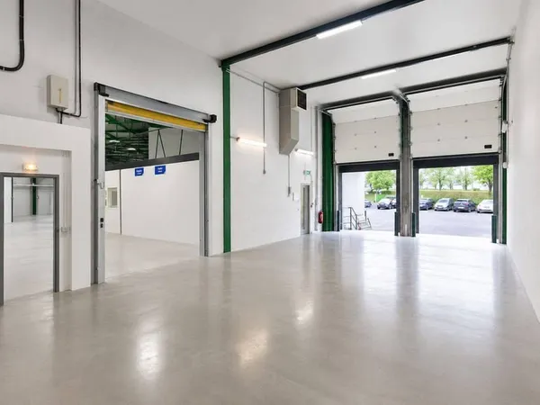 Entrepôt 1358 m²
