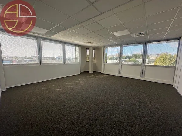 Bureau et espace de travail Location Toulouse 208m² 2114€