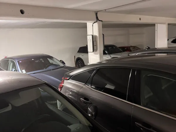 Loue parking - 23m²