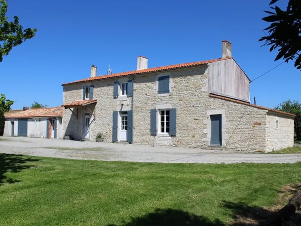 Maison Vente Marans 7p 213m² 525000€