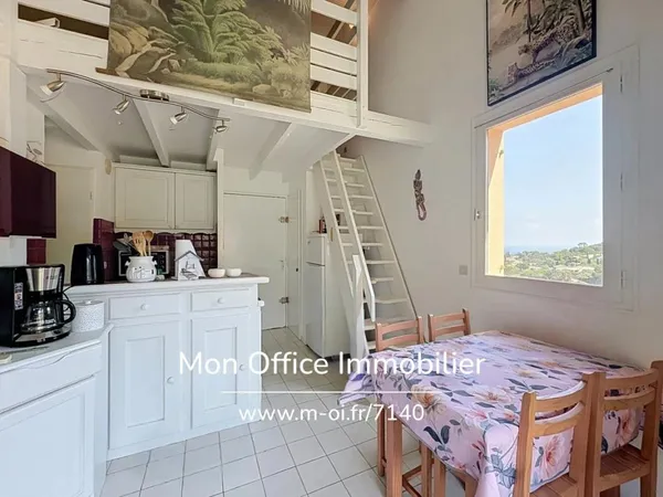 Vends appartement - 42 m² - 3 pièces, 2 chambres - Cavalaire-sur-Mer 83240