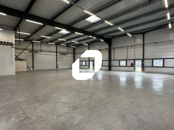 Local d'activité 871 m²