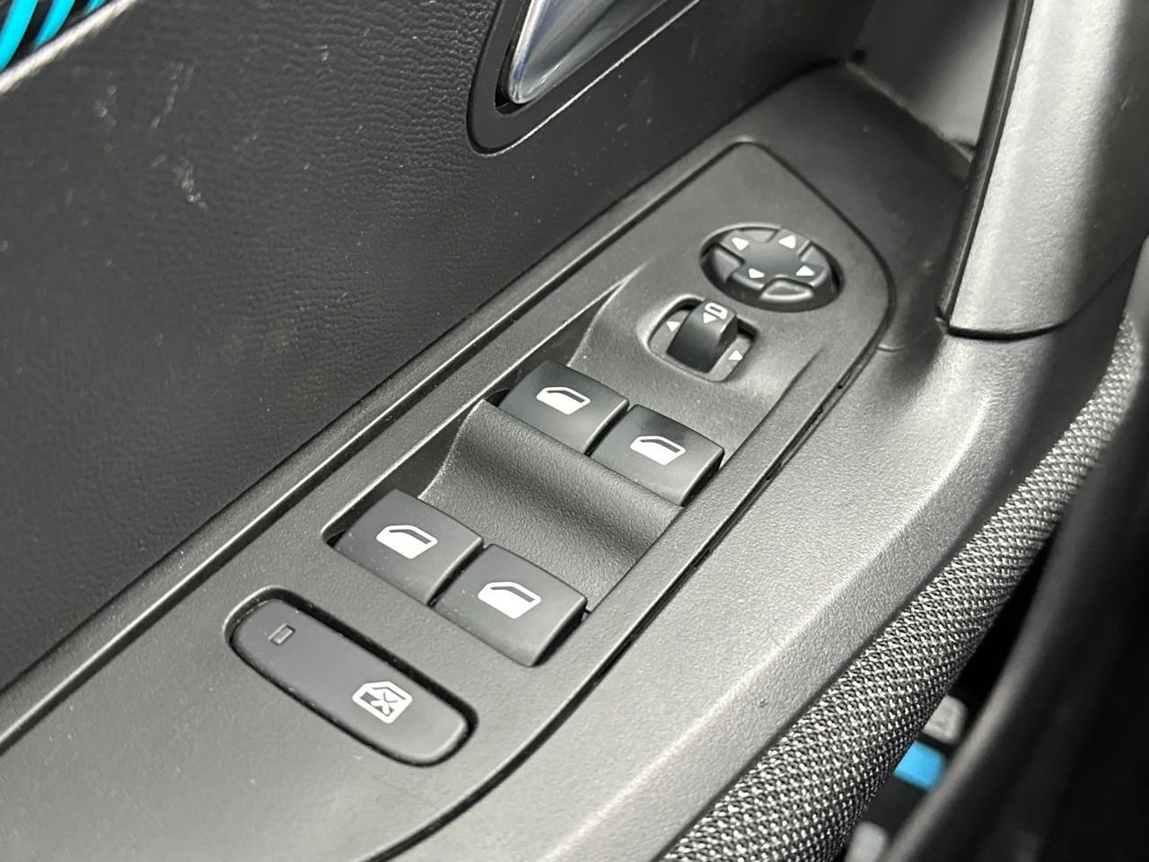 Peugeot 2008 puretech 100 s&s bvm6 style — photo 17