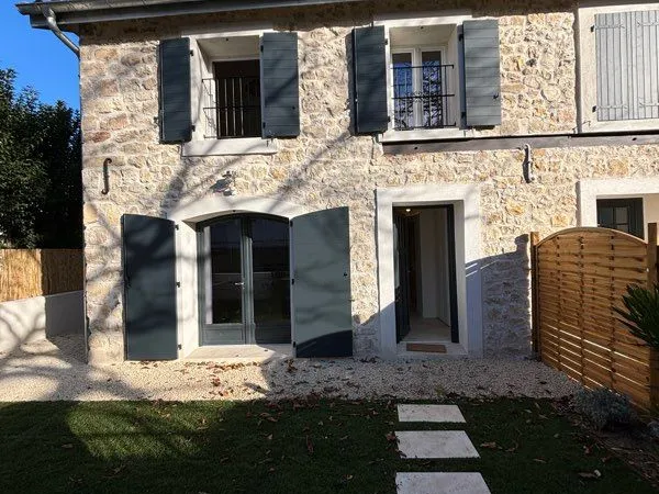 Location Meublée - Maison de standing 3 chambres jardin et parking - Le Puy Sainte Reparade