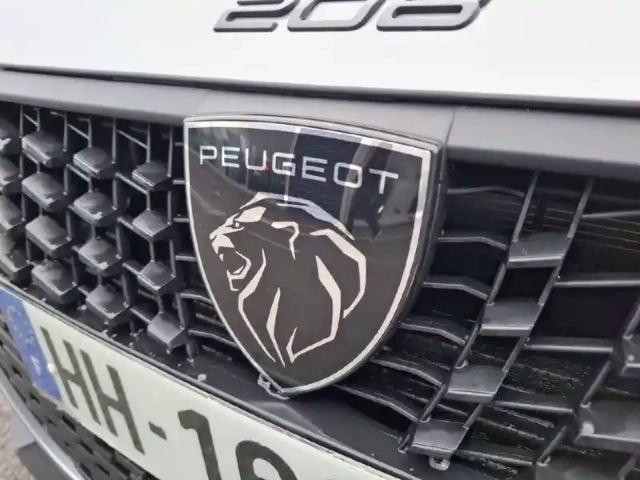 Peugeot 208 hybrid 110 ch e-dcs6 — photo 24