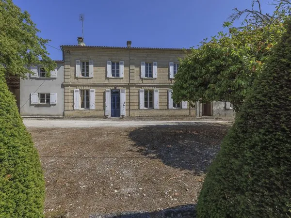 Maison 7 pièces 239 m²