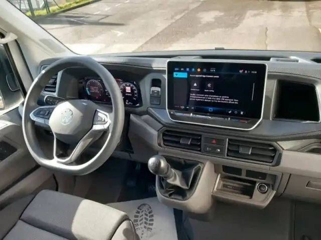 Volkswagen Crafter fg 30 l3h3 2.0 tdi 140ch business traction — photo 12