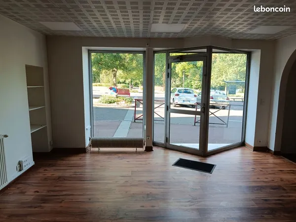 Local professionnel 50 m² avec stationnement - Le Creusot