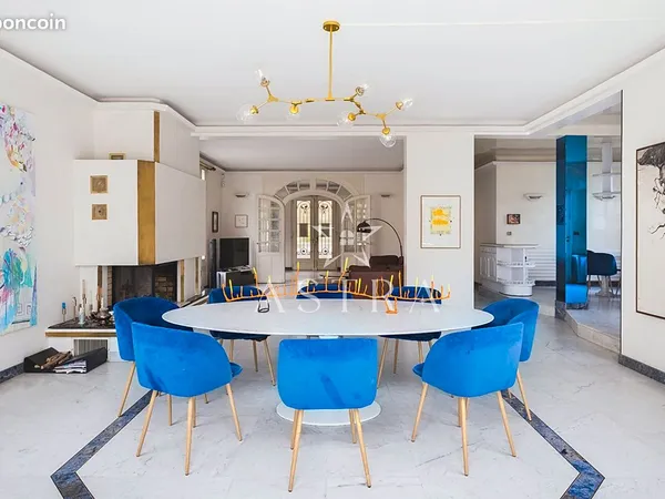 Maison 9 pièces 330 m²