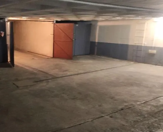 A louer parking/ garage/ Box avec lumière à 2' de la gare d'Orléans