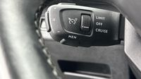 Peugeot 3008 HYBRID4 300ch Allure Pack e-EAT8 — photo 18