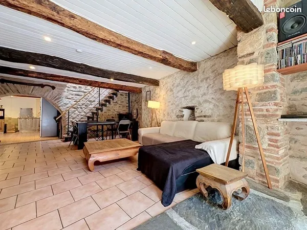 Maison de charme avec cour extérieure