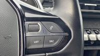 Peugeot 3008 Plug-in Hybrid 225ch Allure Pack e-EAT8 — photo 17