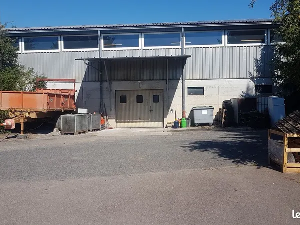Dépôt pour stockage, garde meubles , atelier , artisan etc