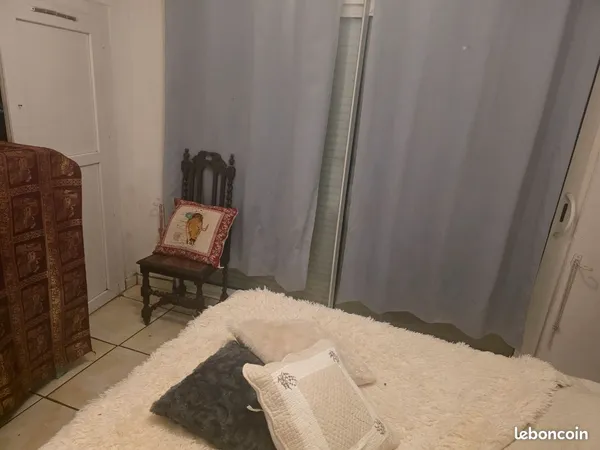 Tout petit studio meuble