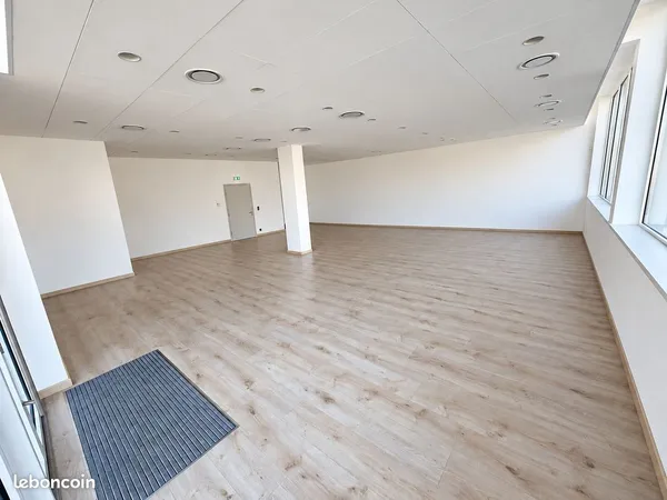 Bureaux / Showroom 97 m² - Grande façade vitrée - Colmar ZI Nord