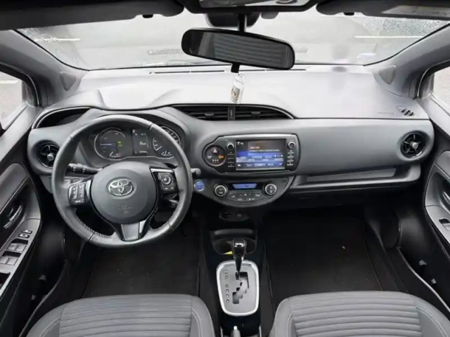 Toyota Yaris 1.5 vvt-i hybrid collection 100h — photo 11