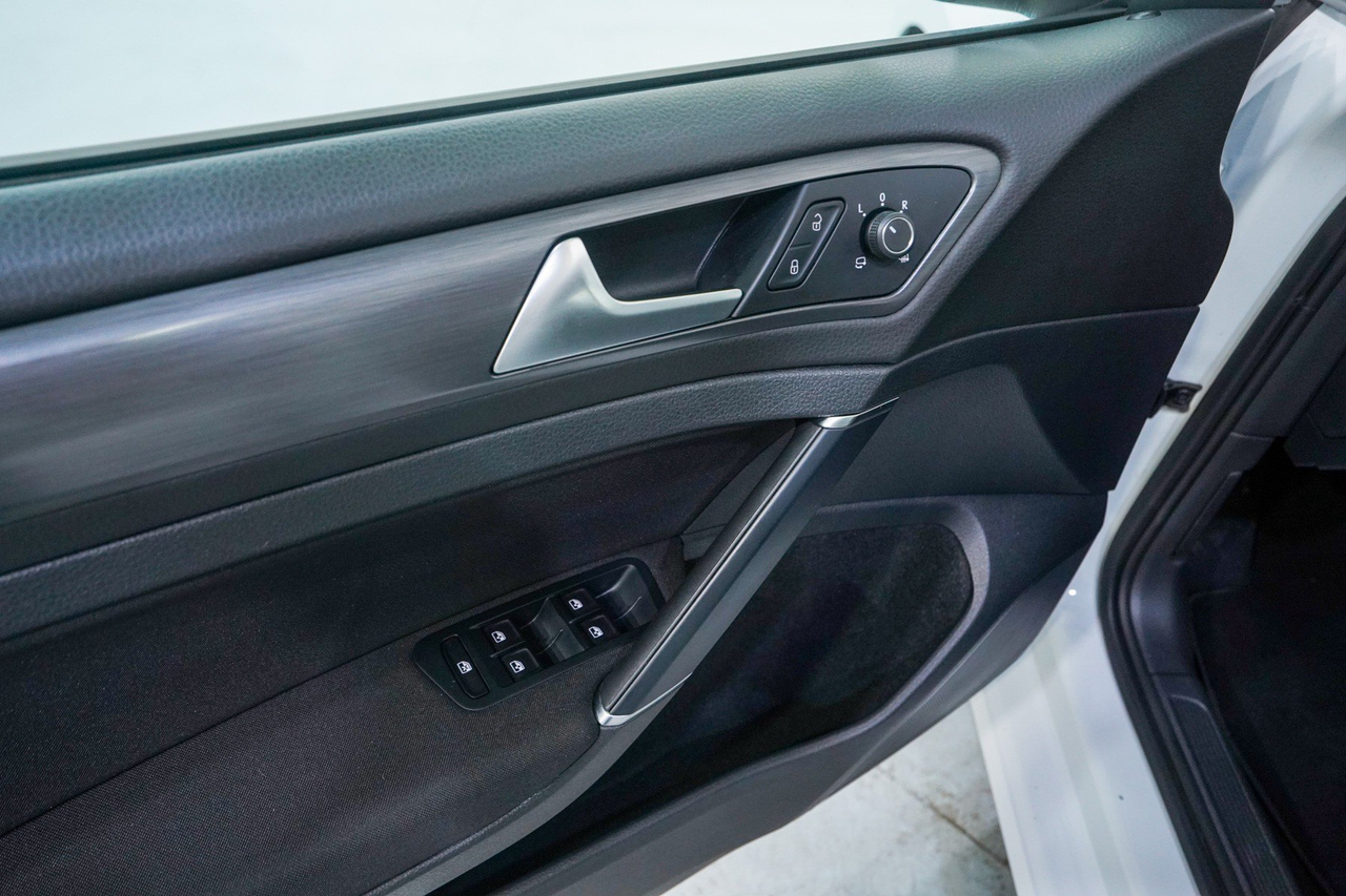 Volkswagen Golf 7 — photo 17