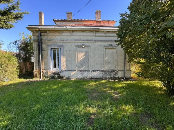 Immeuble Eysines 14 pièce(s) 652.76 m2