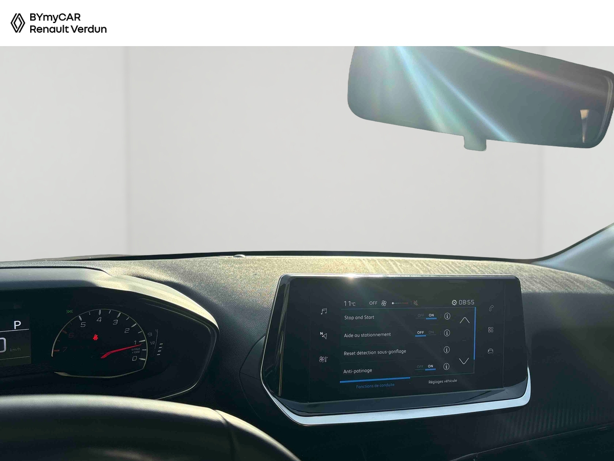Peugeot 208 PureTech 100 S&amp;S EAT8 — photo 9