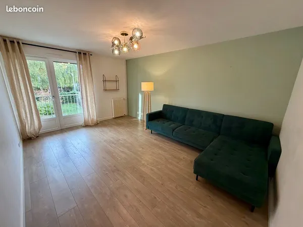 Disponible dès maintenant - T2 meublé de 48 m² avec balcon, parking et cave - Annecy