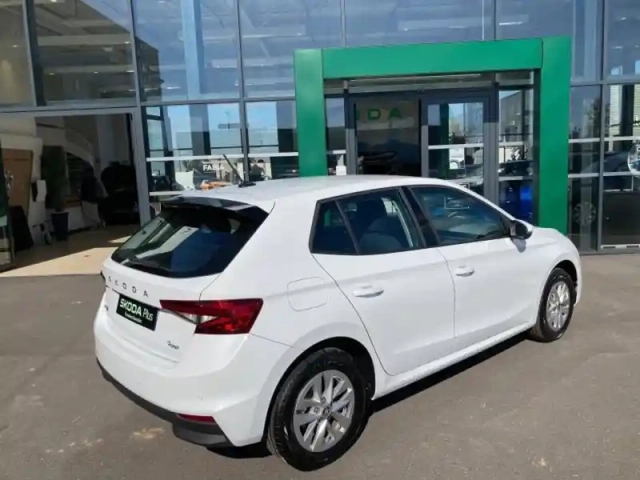 Skoda Fabia 1.0 mpi 80ch ambition — photo 7