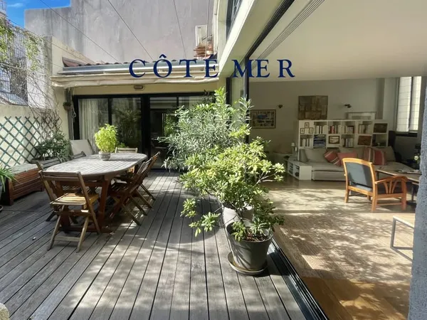 MARSEILLE 7e - SAINT-VICTOR. DERNIER ETAGE AVEC TERRASSE PLEIN CIEL