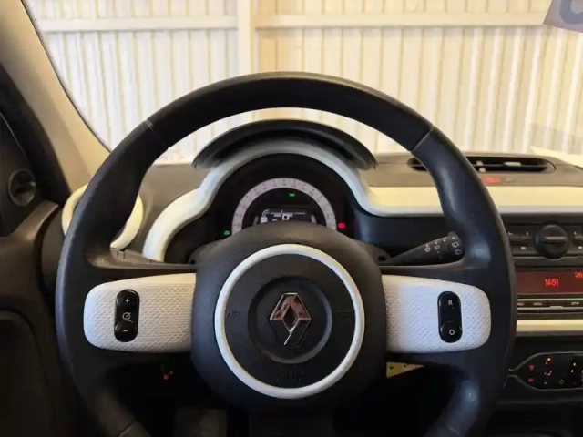 Renault Twingo iii e-tech — photo 27