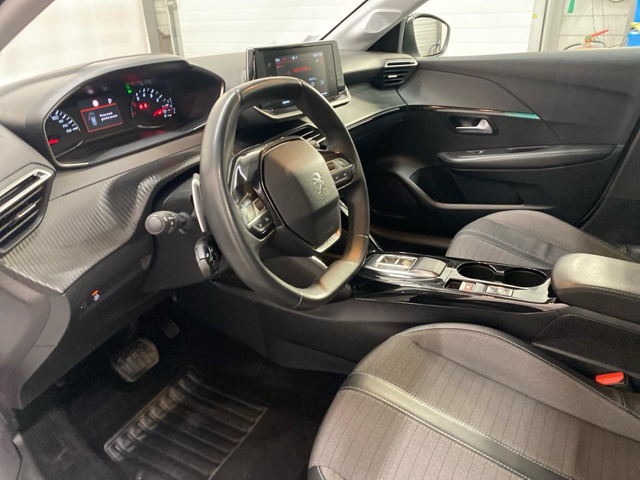 Peugeot 208 puretech 100 s&s eat8 allure — photo 9