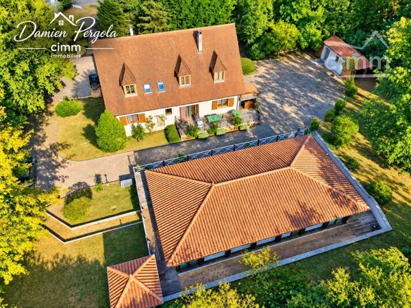 Une propriété pensée pour le bien-être : 273 m² habitables, piscine chauffée couverte et plus de 5 0