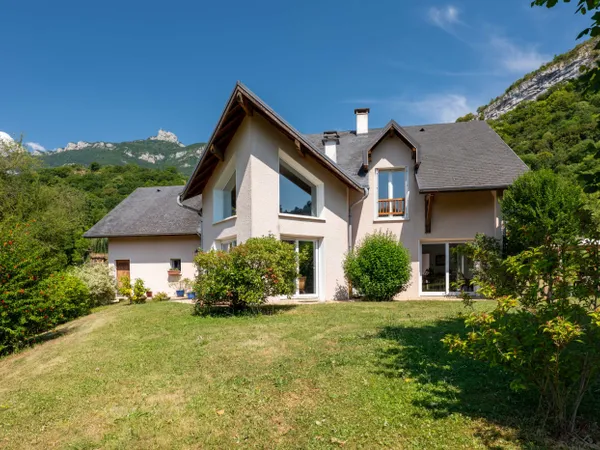 exclusivite a chambery : maison d'architecte de 225,21 m²